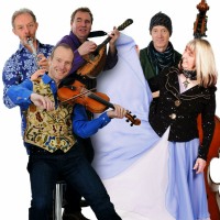 Maddy Prior and The Carnival Band Carols and Capers